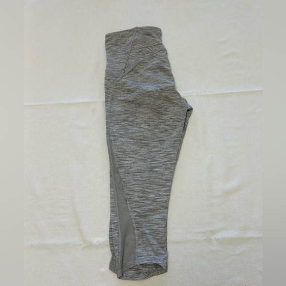 Lululemon Cropped Running Leggings - Size 6 - Picture 6 of 8